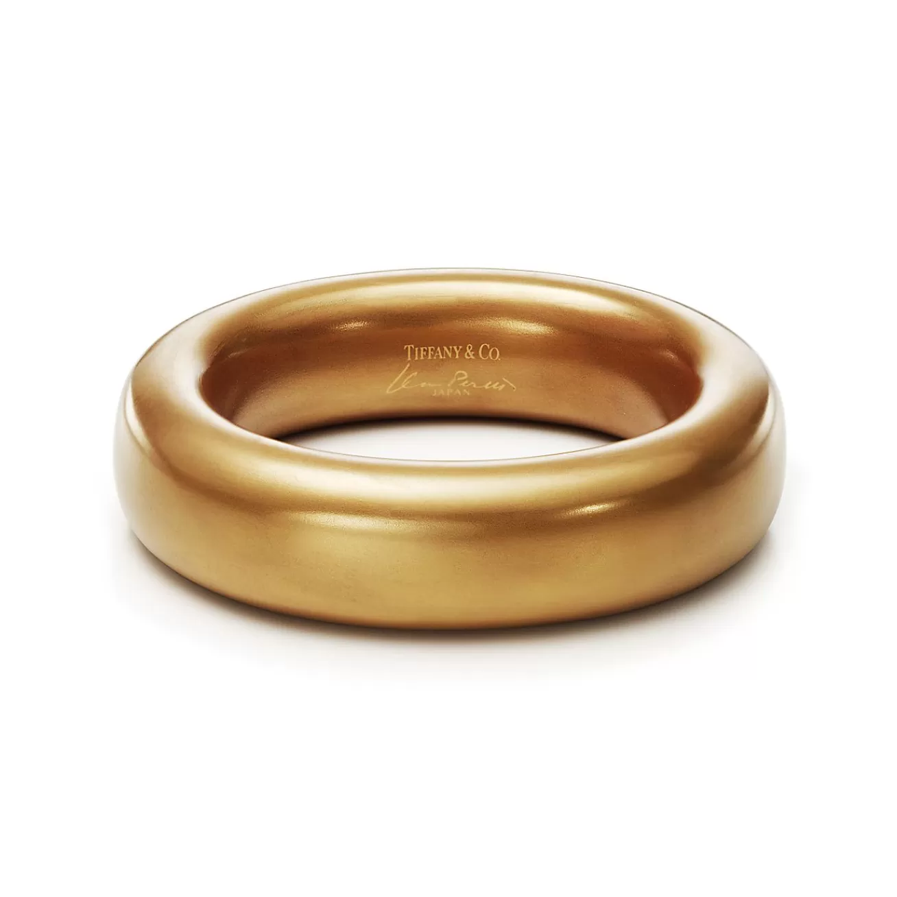 Tiffany & Co. Elsa Peretti® bangle in gold lacquer over Japanese hardwood, small. | ^ Bracelets | Elsa Peretti®