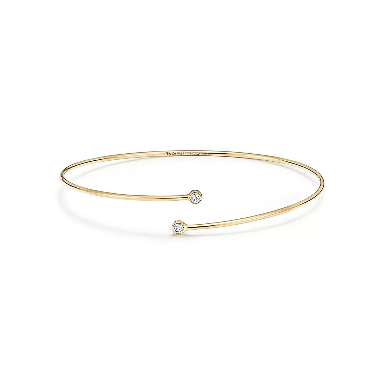 Tiffany & Co. Elsa Peretti® Diamond Hoop single-row bangle in 18k gold with diamonds, medium. | ^ Bracelets | Gold Jewelry