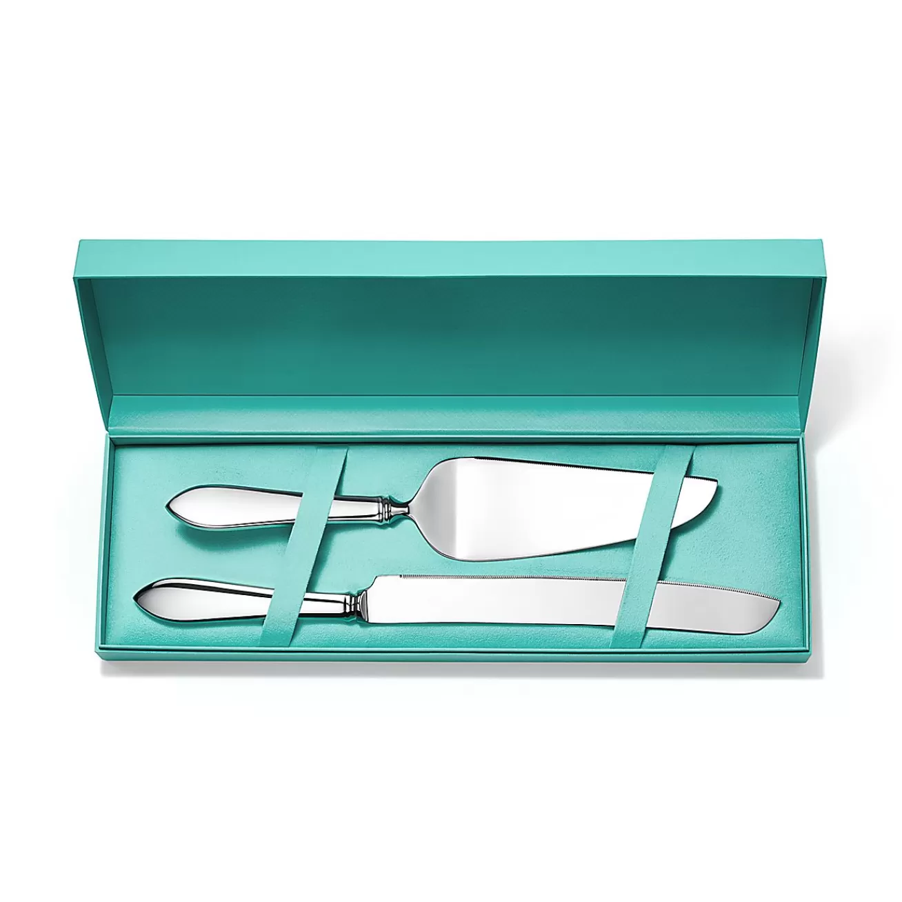Tiffany & Co. Faneuil cake knife and server in sterling silver. | ^ Tableware | Flatware & Trays