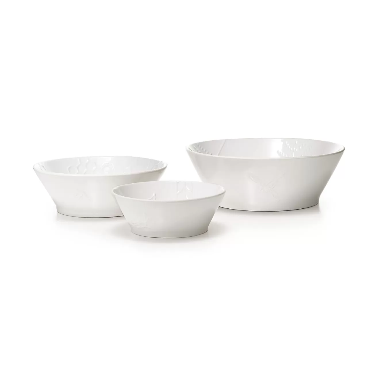 Tiffany & Co. Flora & Fauna nesting bowl set in white stoneware, set of three. | ^ Tableware