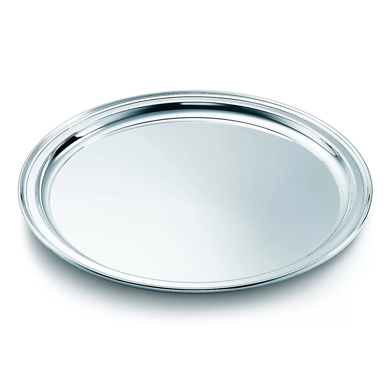 Tiffany & Co. Regency round tray in sterling silver. | ^ Tableware | Flatware & Trays