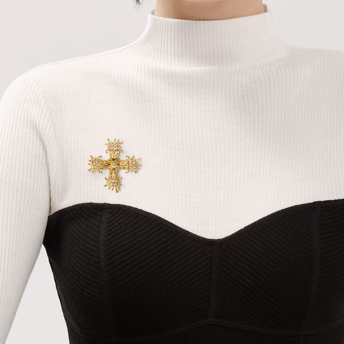 Tiffany & Co. Schlumberger® Maltese Cross clip of diamonds in 18k gold. | ^ Brooches | Men's Jewelry