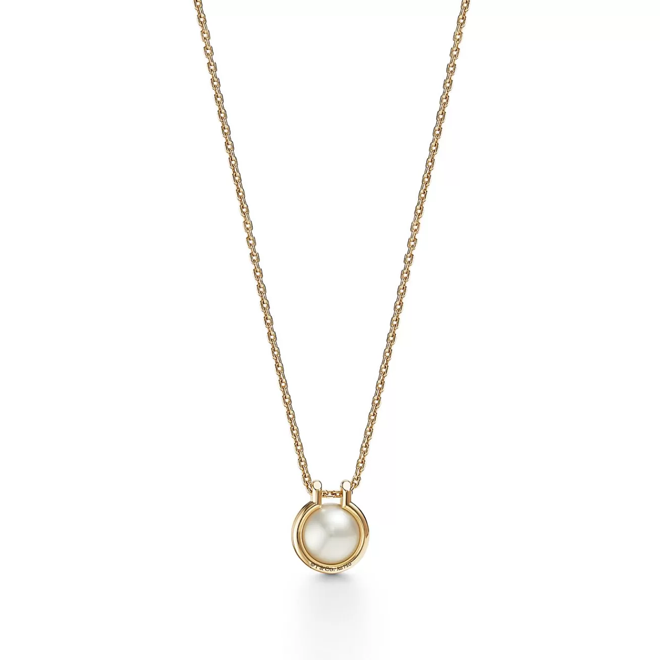 Tiffany & Co. Tiffany HardWear South Sea pearl link pendant in 18k gold. | ^ Necklaces & Pendants | Dainty Jewelry