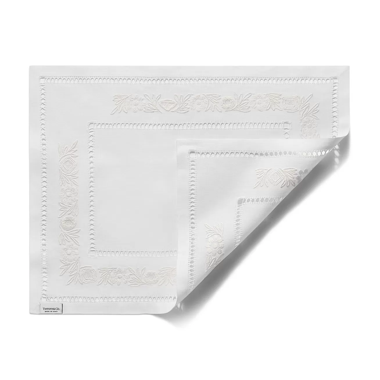Tiffany & Co. Tiffany Heritage Place Mats Set of Four, in White Linen | ^ Table Linens