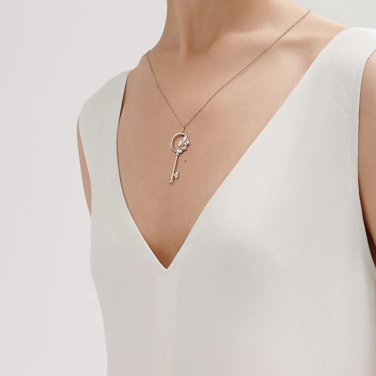 Tiffany & Co. Tiffany Keys Tiffany Victoria® diamond vine circle key in 18k rose gold, medium. | ^ Necklaces & Pendants | Rose Gold Jewelry